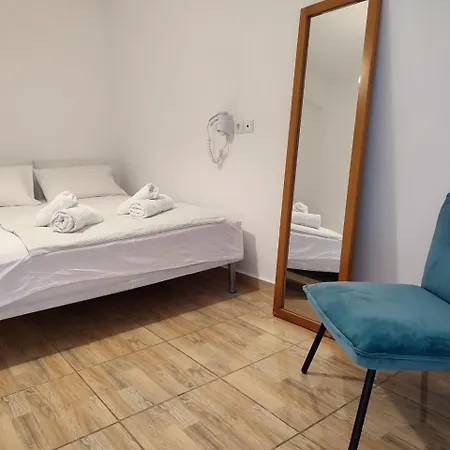 Kos-takis & Alojamento de Acomodação e Pequeno-almoço 3*