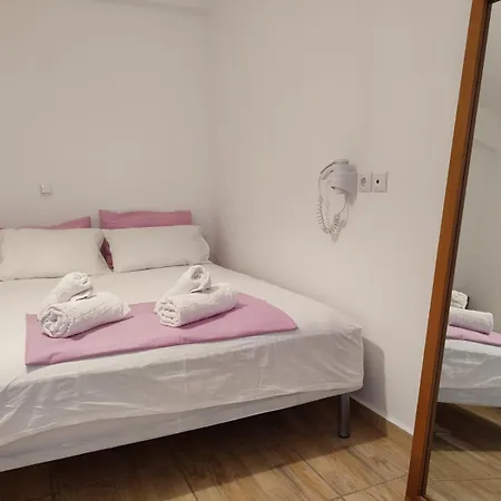 Kos-takis & Alojamento de Acomodação e Pequeno-almoço Himare