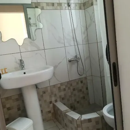 Kos-takis & Alojamento de Acomodação e Pequeno-almoço Himare