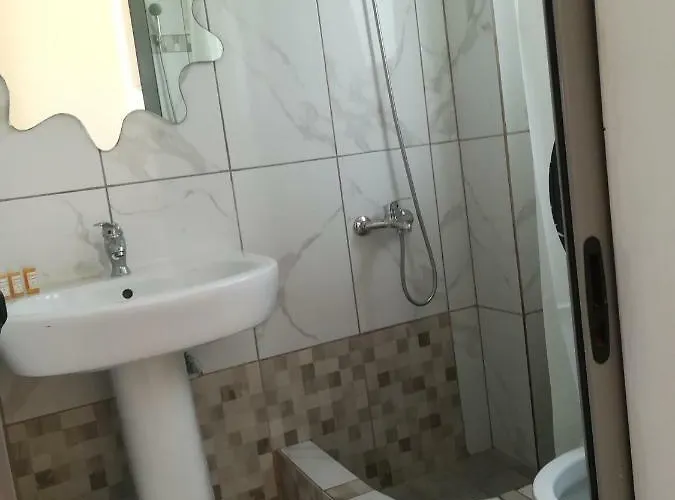 Kos-takis & Bed & Breakfast Himare